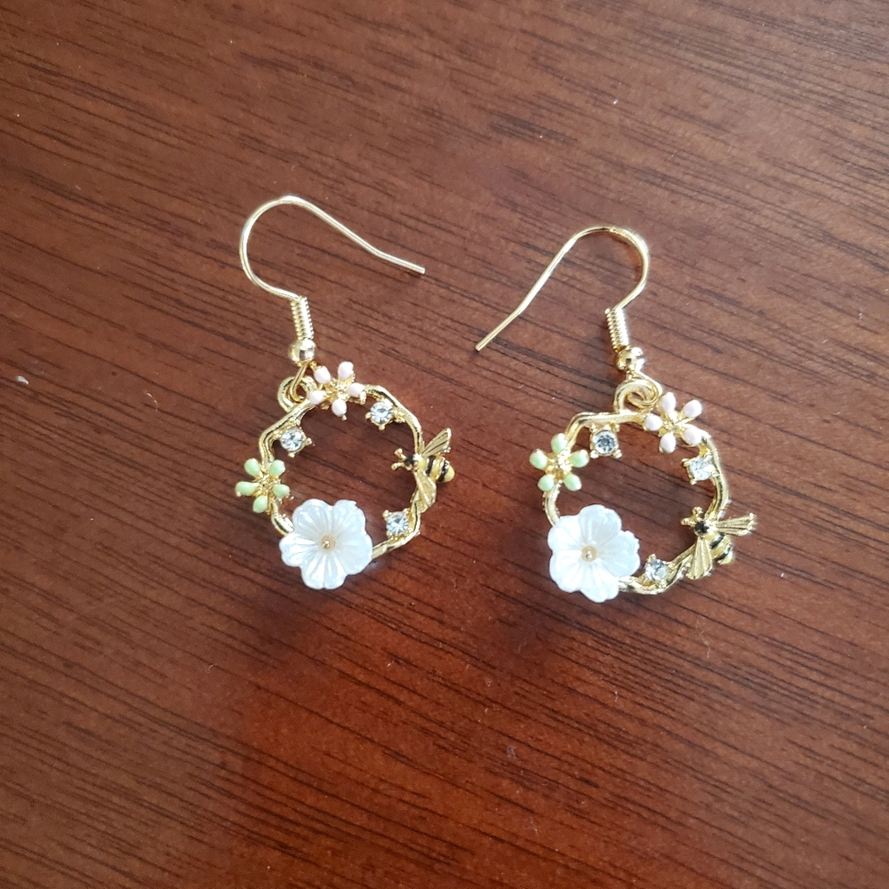 Women's earrings